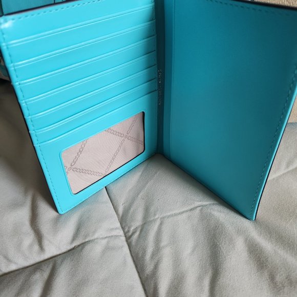 Authentic Michael Kors Weekender in Ocean Blue with matching Passport Wallet - Picture 6 of 10